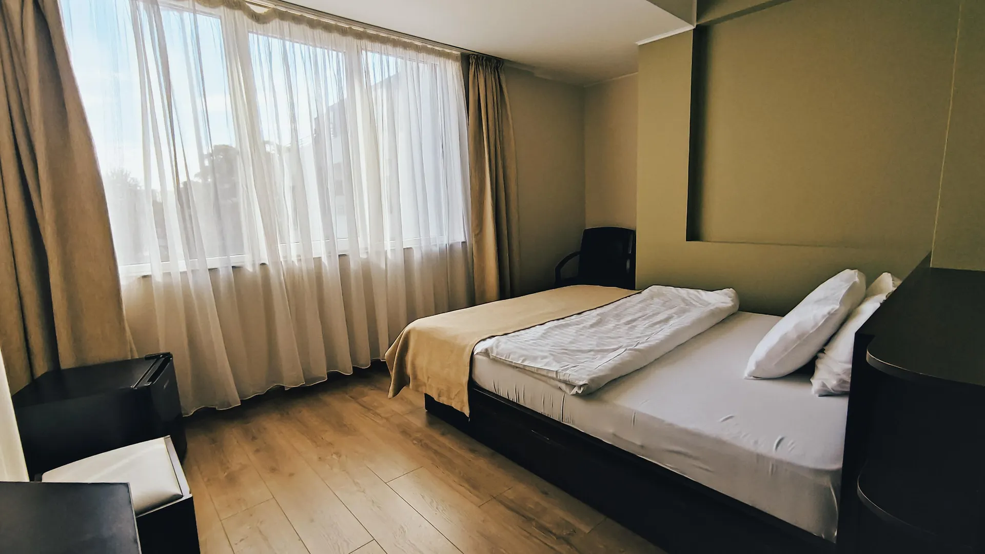 Graffiti Hotel Бухарест