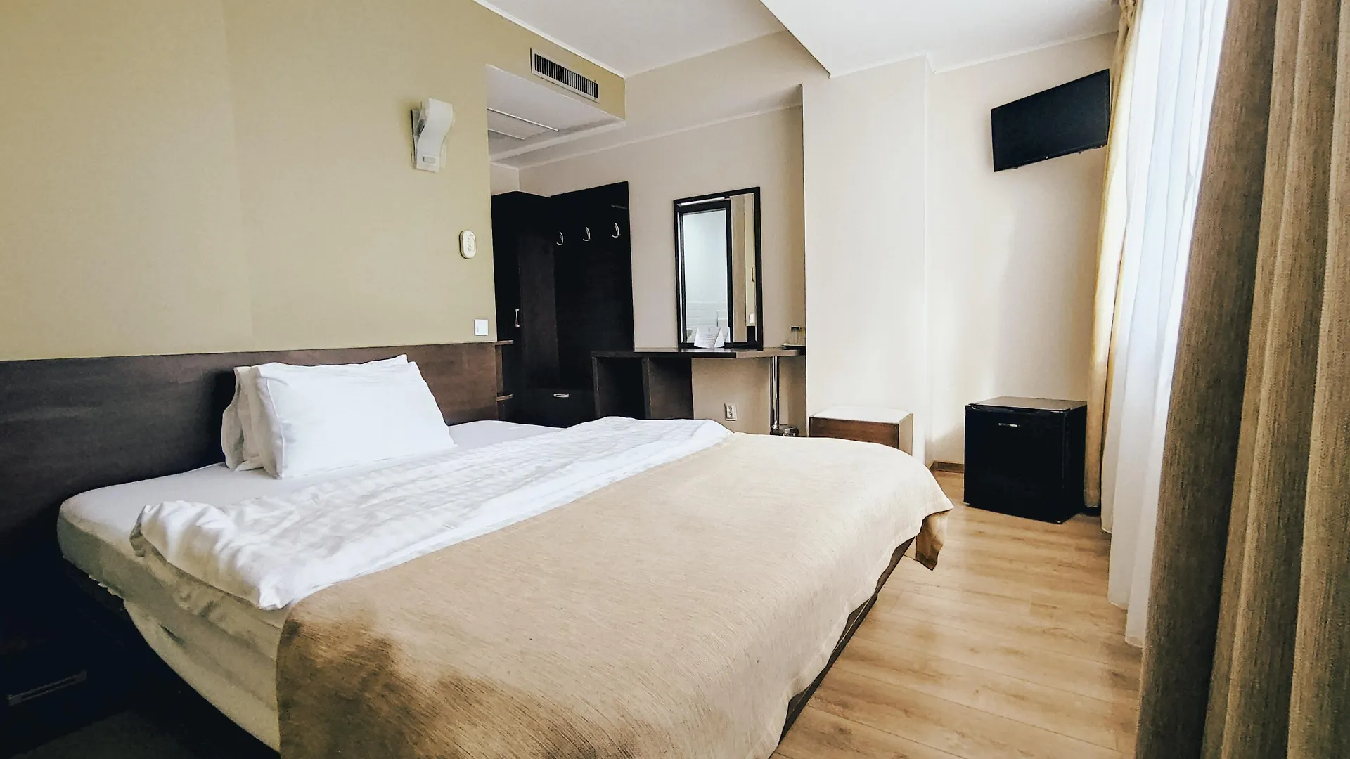 Graffiti Hotel Бухарест