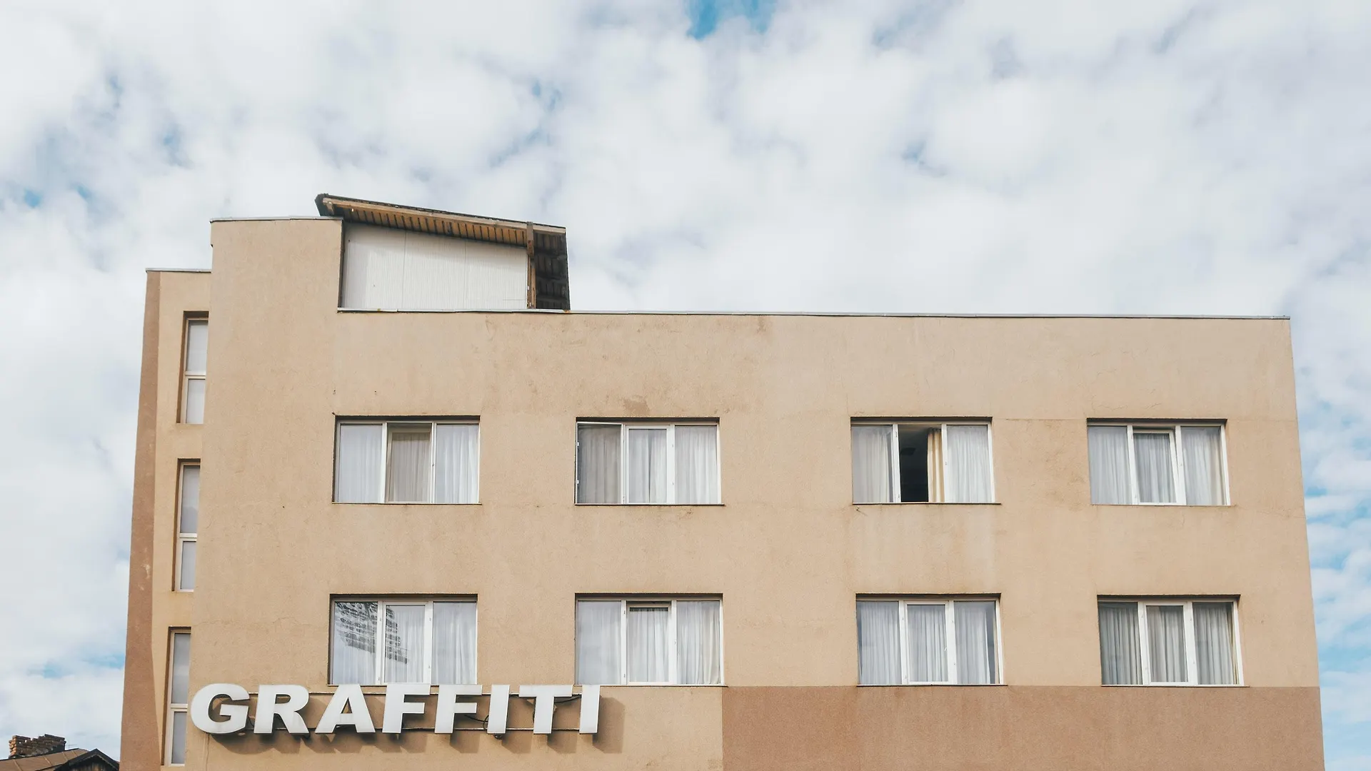 Graffiti Hotel Бухарест