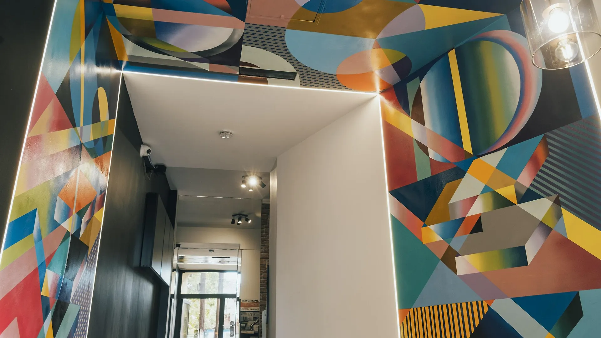 Graffiti Hotel Бухарест
