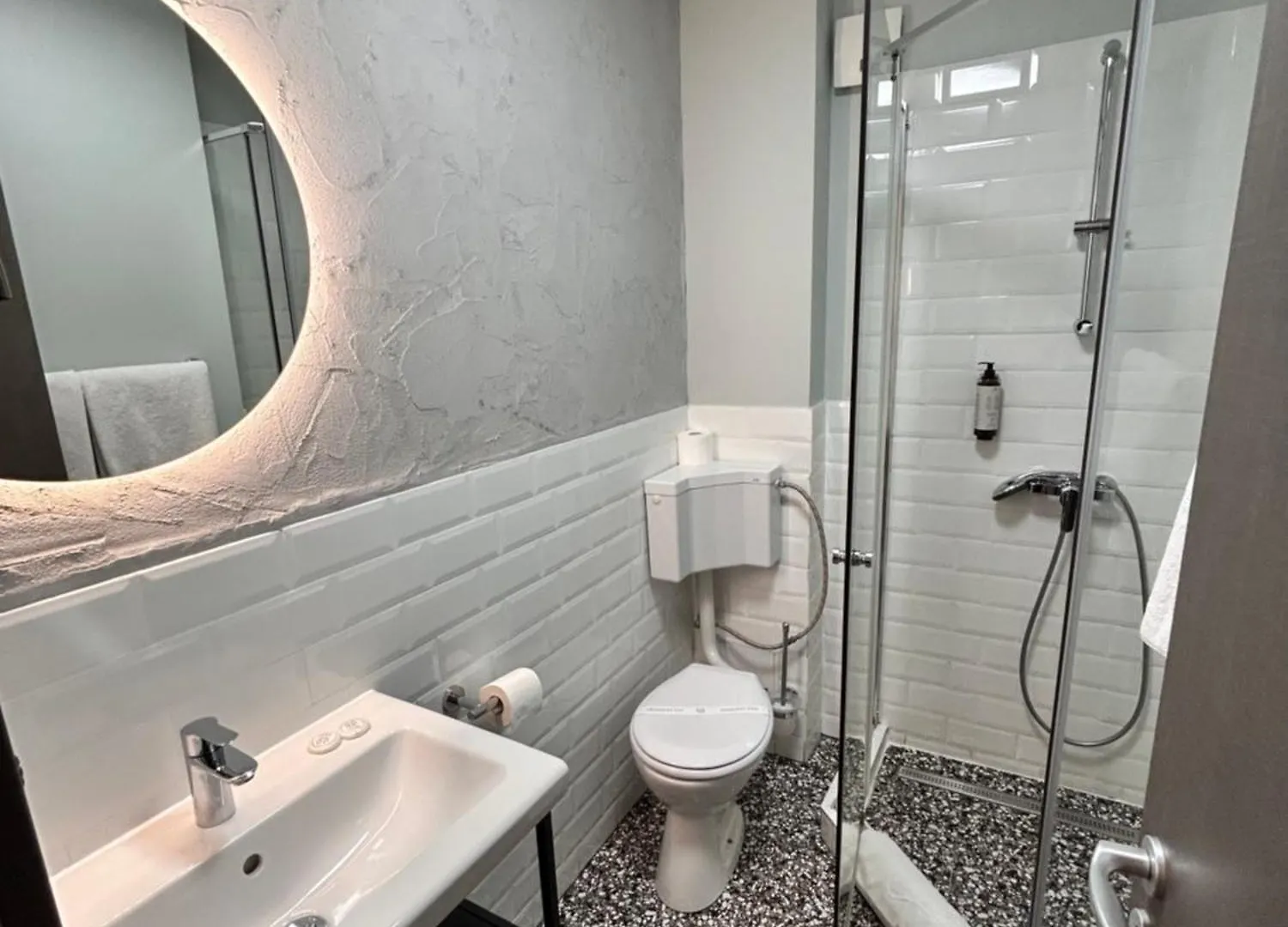 Graffiti Hotel Бухарест