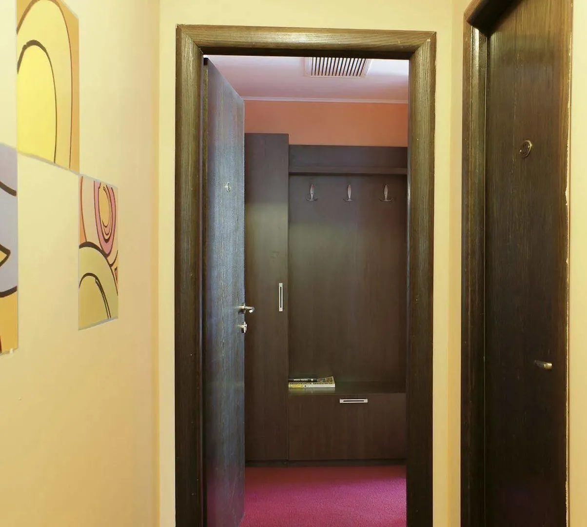 Graffiti Hotel Бухарест